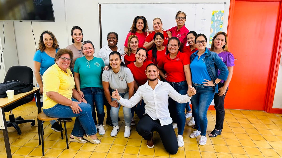 A workshop group in Aruba after a live session